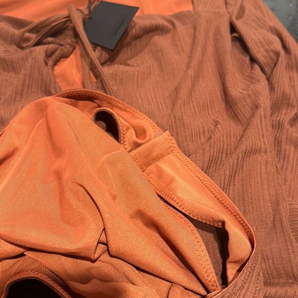 NWT NBD Revolve Halter Neck Peek a Boo Brown Ribbed Long Sleeve Bodysuit Size L - Picture 7 of 9